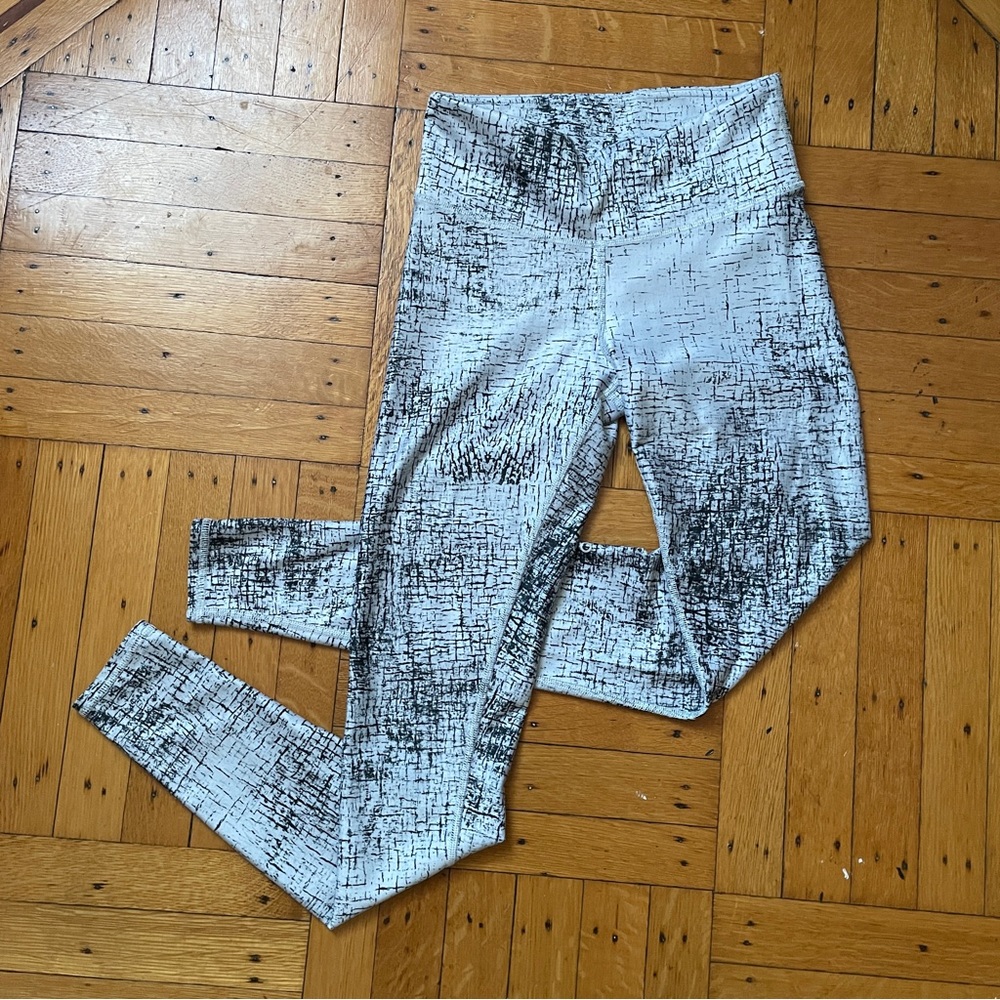 Alo Black and White Leggings XS